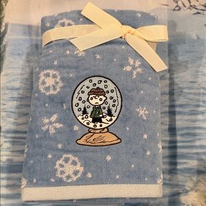 NWT Peanuts Snoopy Winter Scene Hand Towel Set of 2